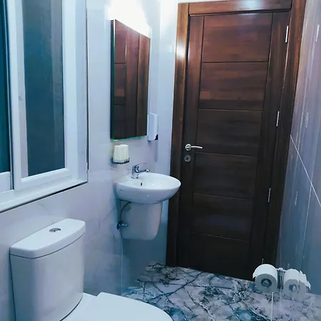 לינה וארוחת בוקר Twenty9th 4*